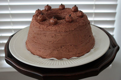 Chocolate cake on stand