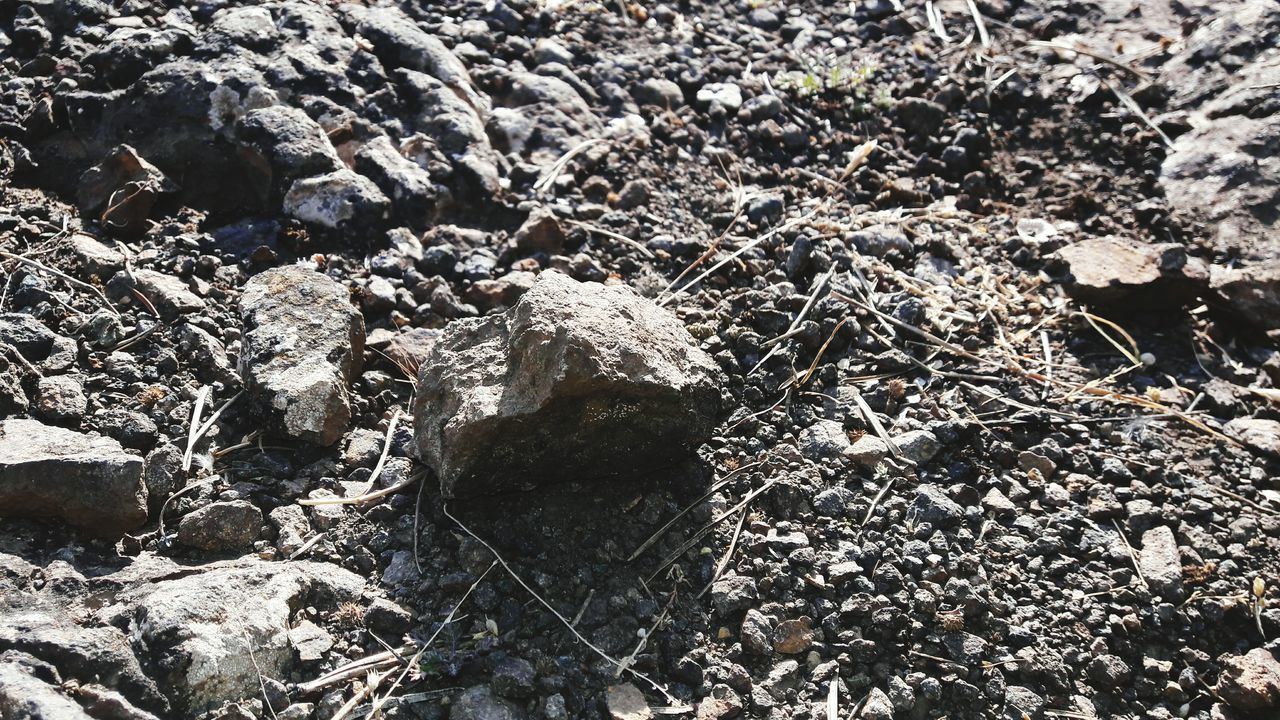 rock - object, rough, non-urban scene, tranquility, nature, day, outdoors, full frame, abundance, tranquil scene, scenics, rocky, rock formation, geology, beauty in nature, rock, fragility, remote, gravel, eroded, no people