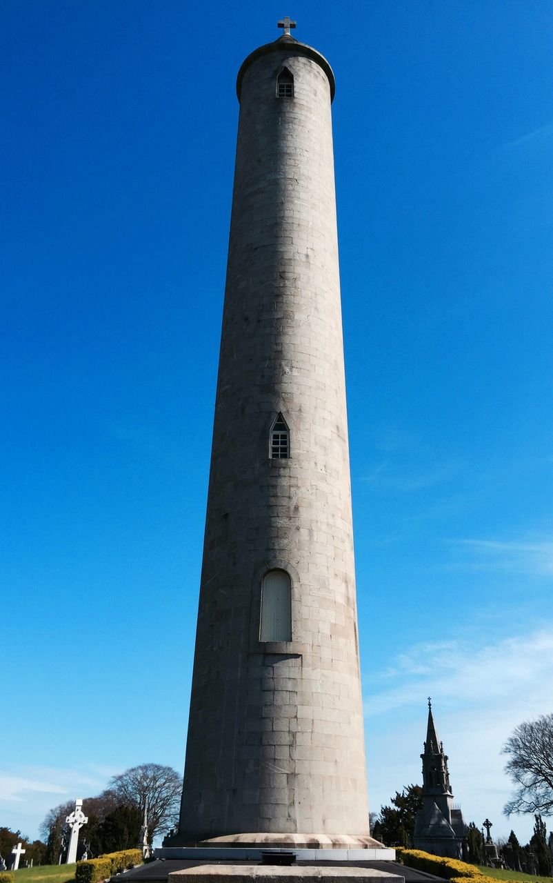 architecture, built structure, blue, low angle view, building exterior, tower, clear sky, history, famous place, travel destinations, lighthouse, travel, tourism, tall - high, sunlight, international landmark, sky, monument, day, copy space