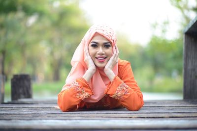 Portrait of a smiling young woman outdoors