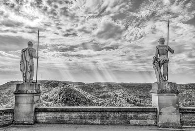Statue against sky