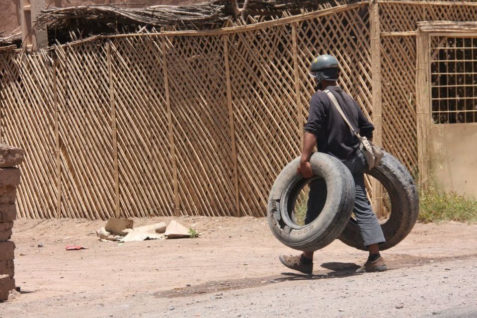 MAN WORKING IN CART