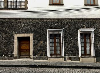 Exterior of building, windows 