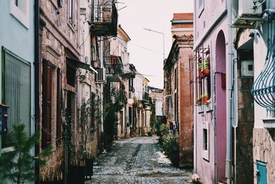 Narrow alley amidst buildings in city