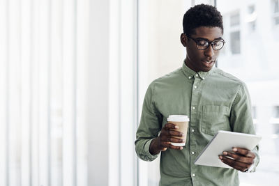 Man holding coffee cup