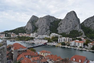 Town by sea against sky