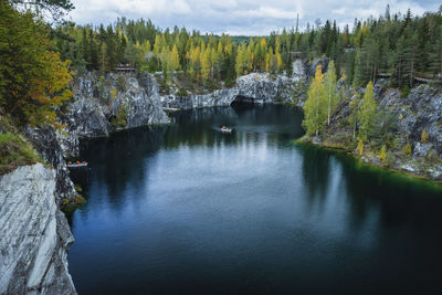 Autumn colors in marble canyon ruskeala, karelia, russia