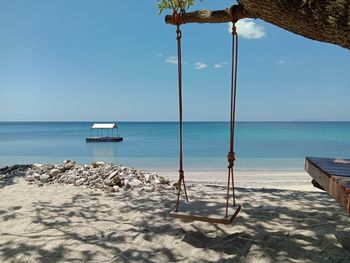 Swinging with the waves