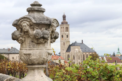 Statue of historic temple against sky