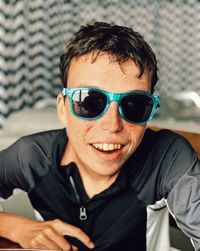 Portrait of young man wearing sunglasses