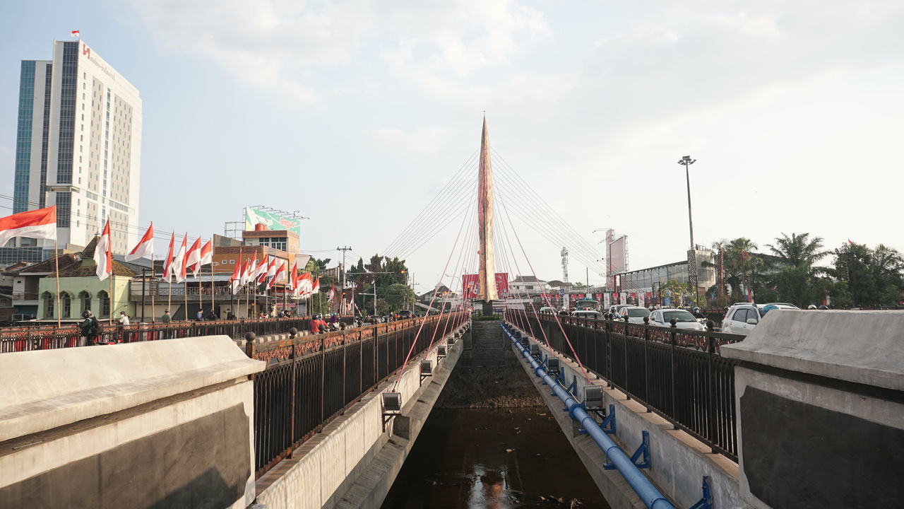 BRIDGE OVER CANAL IN CITY