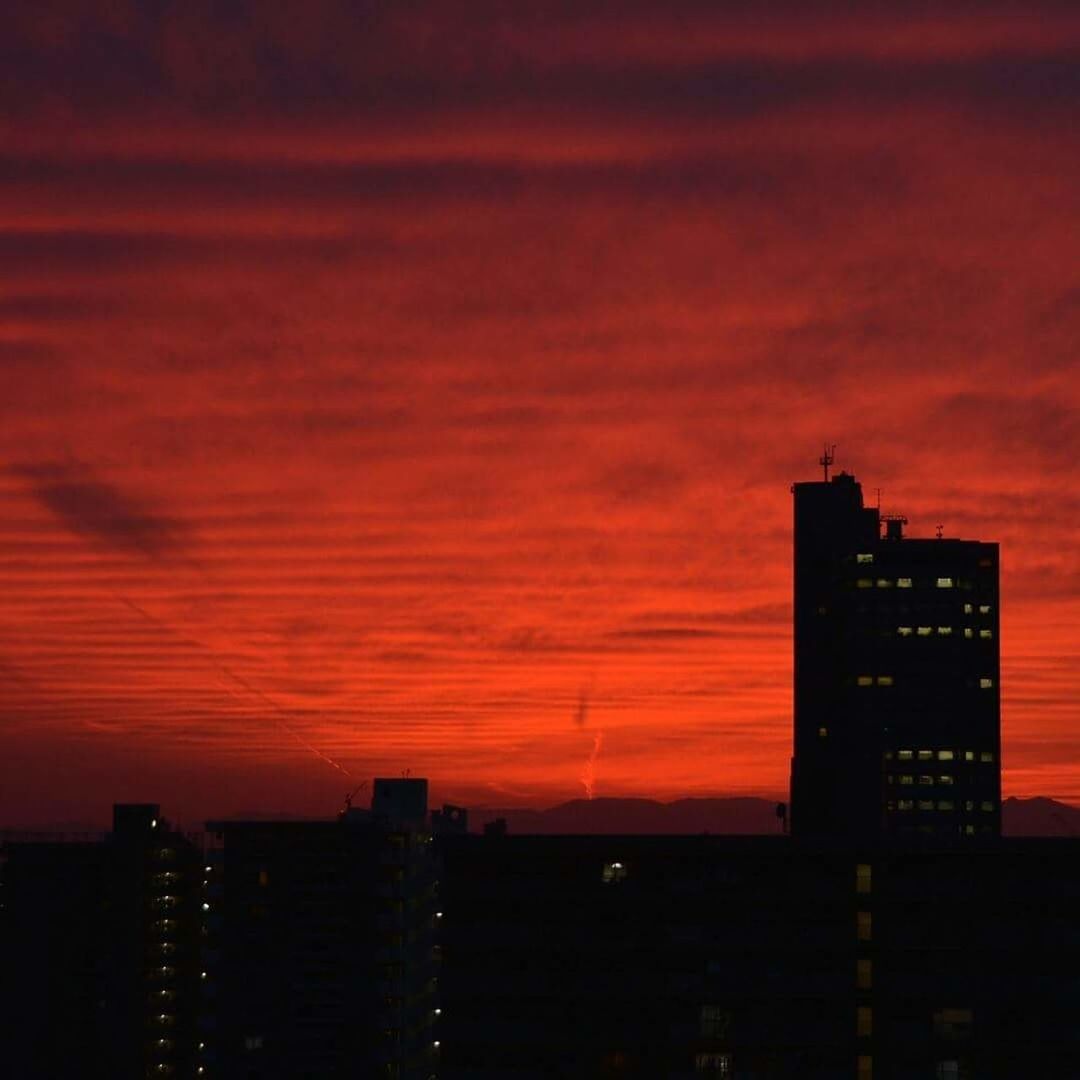 VIEW OF CITYSCAPE AT SUNSET