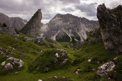 Scenic view of mountains against cloudy sky in domites