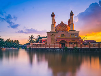 Reflection of the mosque at dusk looks very beautiful