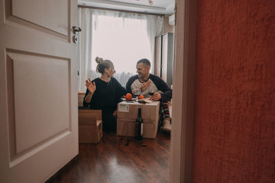 Moving day celebration. yong couple move into new home. young happy couple, newlyweds family 