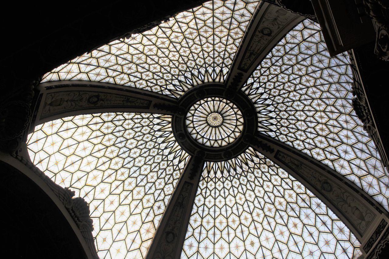 LOW ANGLE VIEW OF BUILT STRUCTURE AGAINST SKY SEEN THROUGH ARCH