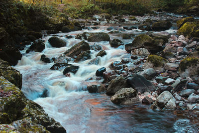 Water flowing through rocks in sea