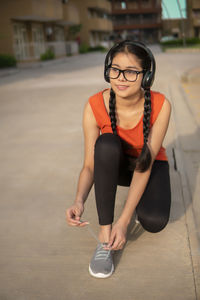 Portrait of young woman exercising in gym