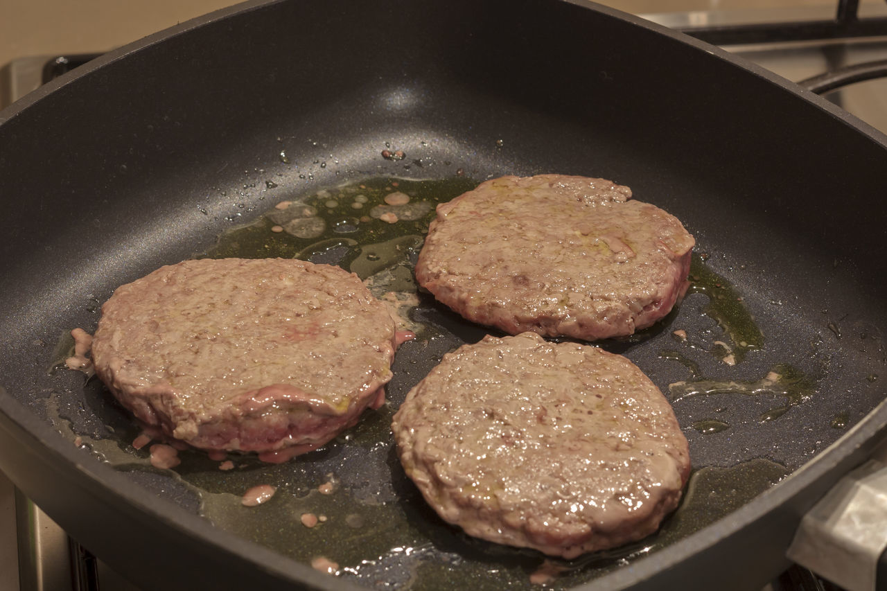 HIGH ANGLE VIEW OF BREAKFAST IN FRYING PAN