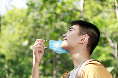 Portrait of young man drinking glass