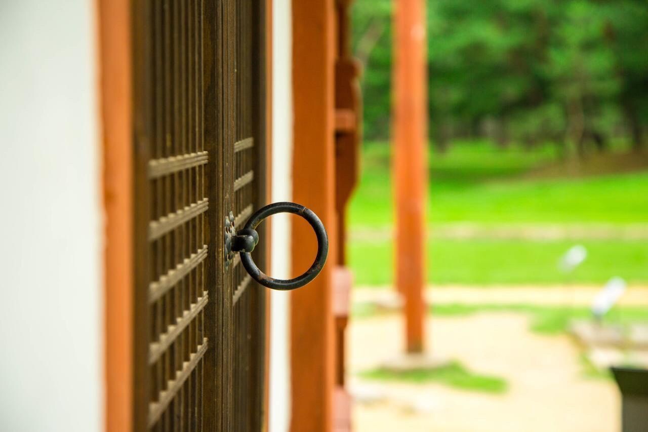 focus on foreground, extreme close up, pole, outdoors, multi colored, focus