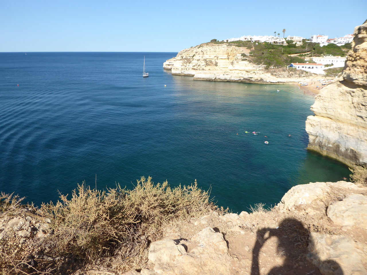 HIGH ANGLE VIEW OF SEA BY CLIFF