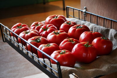 Tomatoes on shelf at home