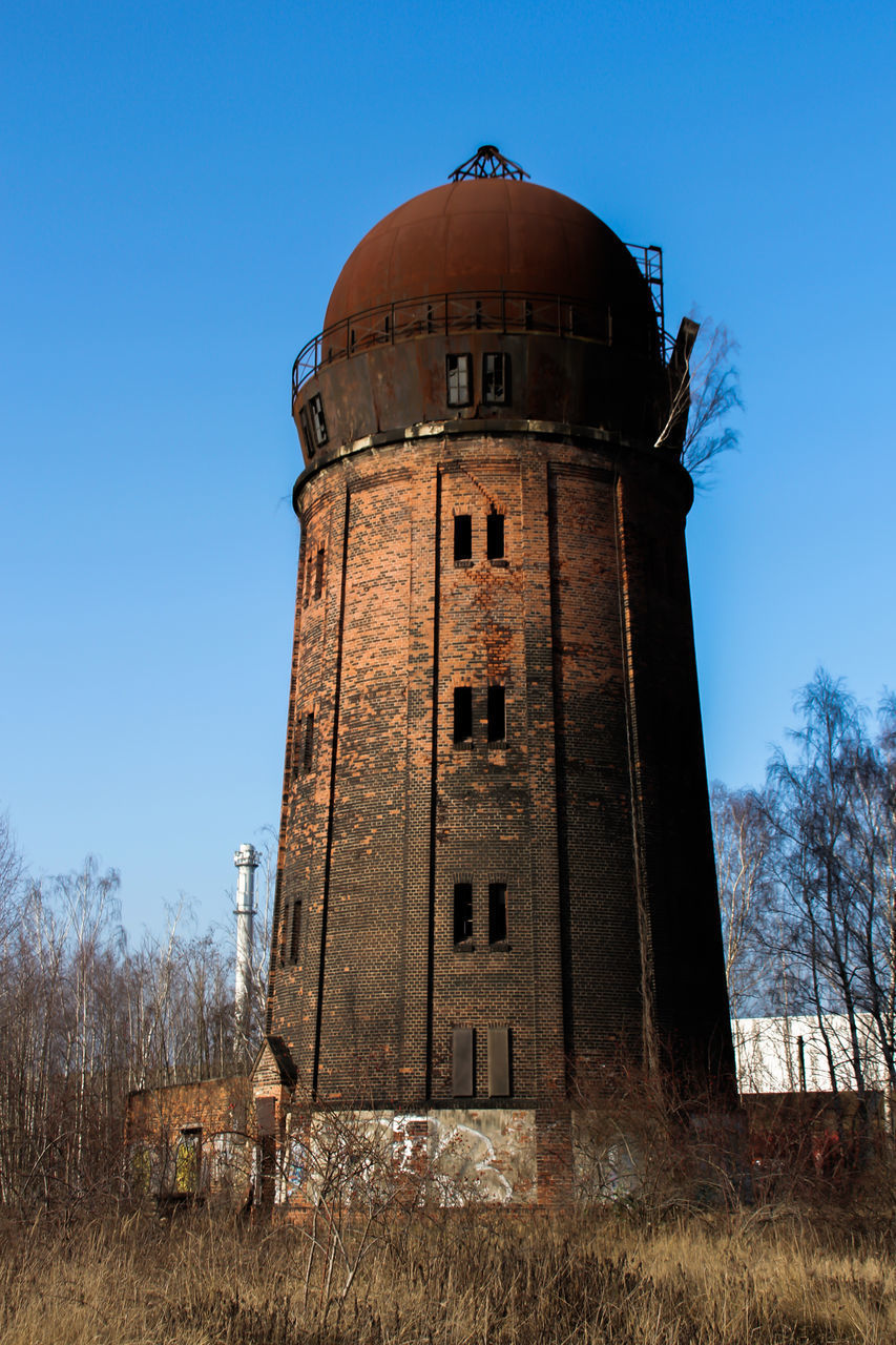 LOW ANGLE VIEW OF WATER TOWER AGAINST SKY