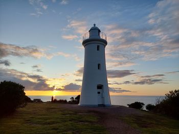 The mersey bluff lighthouse standing at the mouth of the mersey river near devonport, australia.