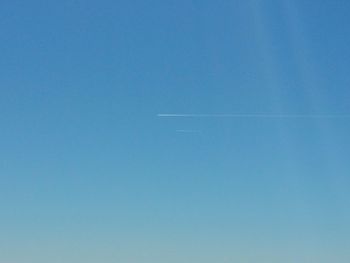 Vapor trail in clear blue sky