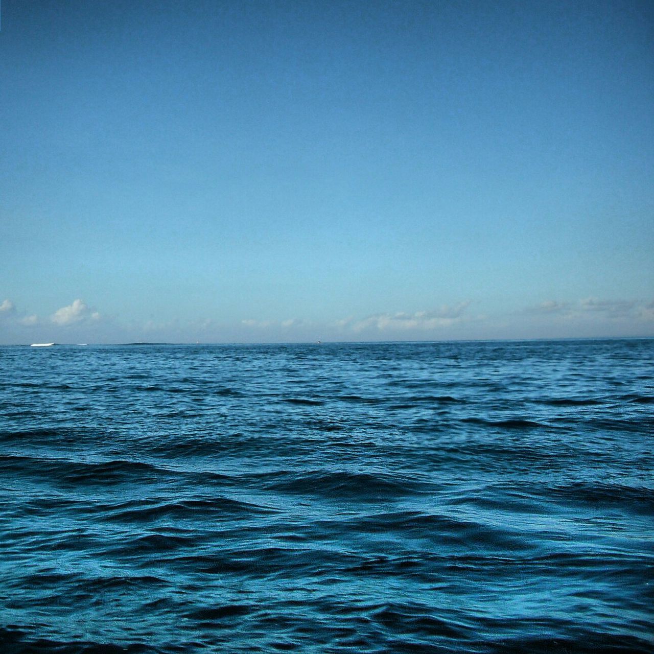 sea, water, waterfront, horizon over water, scenics, tranquil scene, beauty in nature, tranquility, blue, rippled, copy space, seascape, nature, clear sky, sky, idyllic, wave, ocean, remote, outdoors