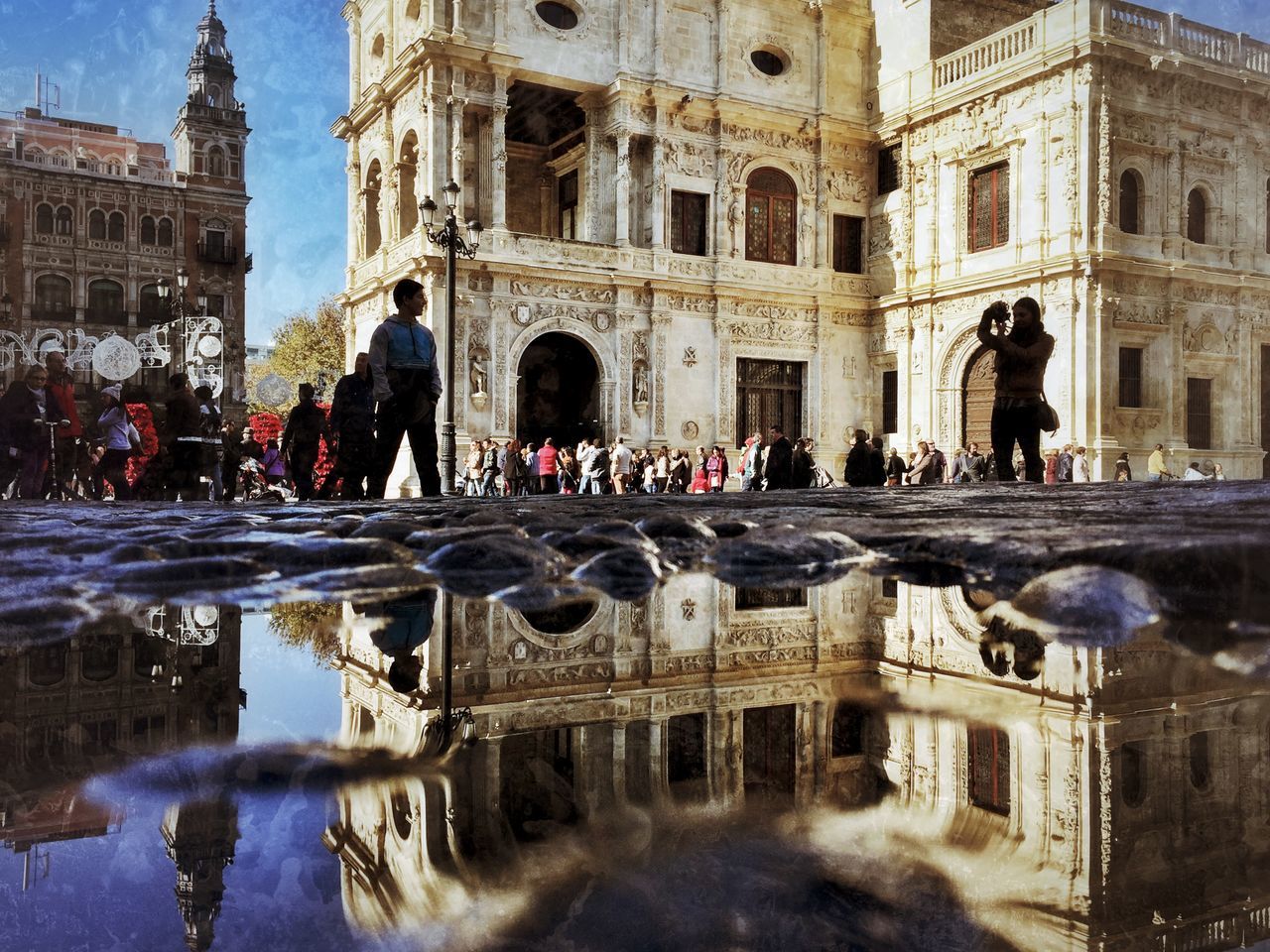 architecture, built structure, building exterior, water, men, fountain, lifestyles, person, walking, leisure activity, reflection, tourist, city, large group of people, arch, waterfront, travel destinations, famous place, tourism