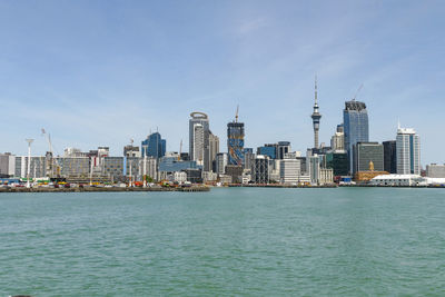 Skyline of auckland, a large city in the north island of new zealand