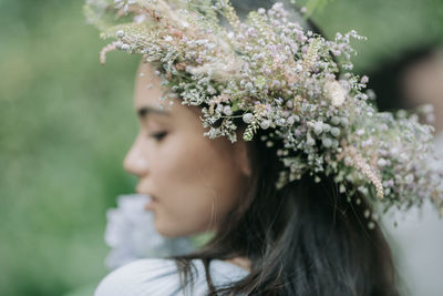 Close-up portrait of beautiful young woman outdoors