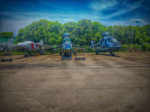 tree, sky, transportation, mode of transport, cloud - sky, land vehicle, cloud, nature, tranquility, outdoors, day, mountain, car, incidental people, cloudy, tranquil scene, travel, street, nautical vessel, empty