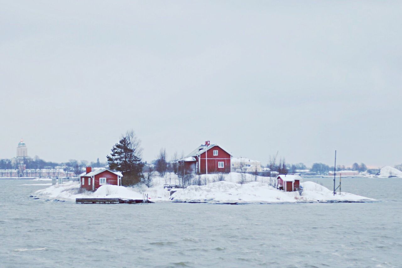 sea, water, waterfront, winter, snow, copy space, built structure, nature, cold temperature, clear sky, tranquil scene, weather, tranquility, architecture, white color, beauty in nature, sky, building exterior, scenics, season