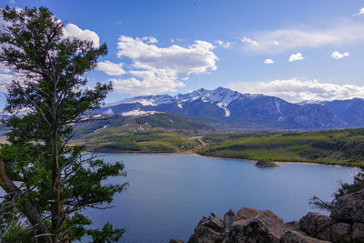 Scenic view of lake and mountains against sky