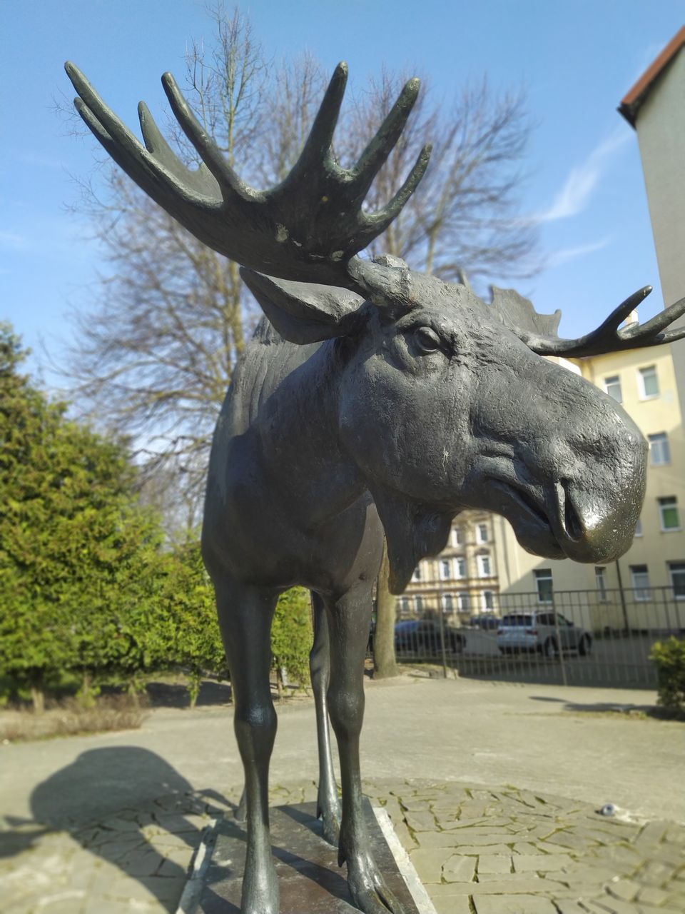 sculpture, art, statue, architecture, representation, nature, tree, day, monument, plant, low angle view, no people, creativity, animal representation, built structure, sky, animal, craft, outdoors, sunlight, human representation, animal themes, building exterior