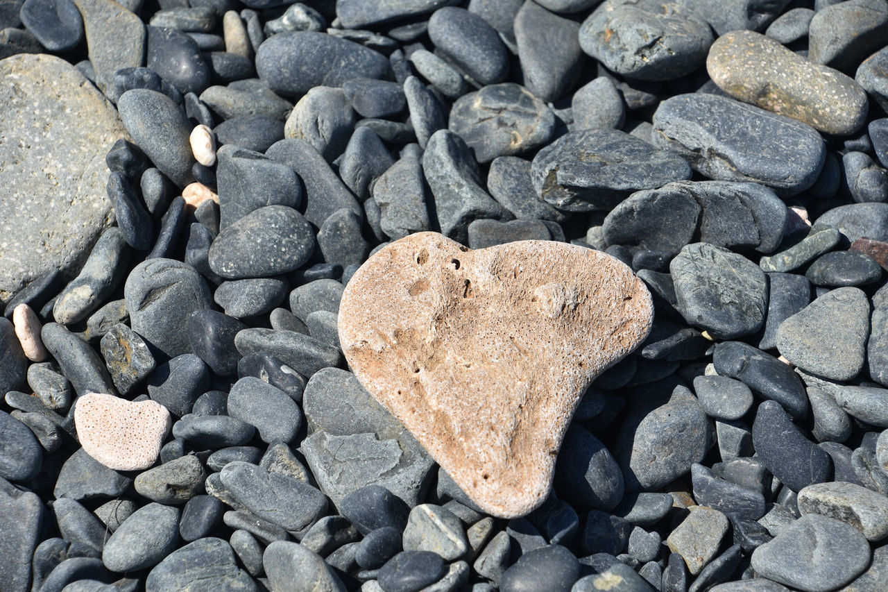 rock, heart shape, stone, soil, love, positive emotion, pebble, no people, high angle view, large group of objects, emotion, full frame, day, nature, gravel, backgrounds, abundance, shape, textured, outdoors, land, directly above, close-up, rubble, still life, gray
