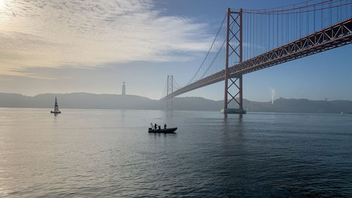 Lisbon south bay view, on a lazy sunday 