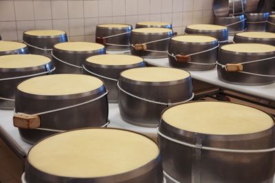 Industrial production of hard cheese