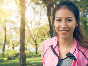 Portrait of a smiling young woman outdoors