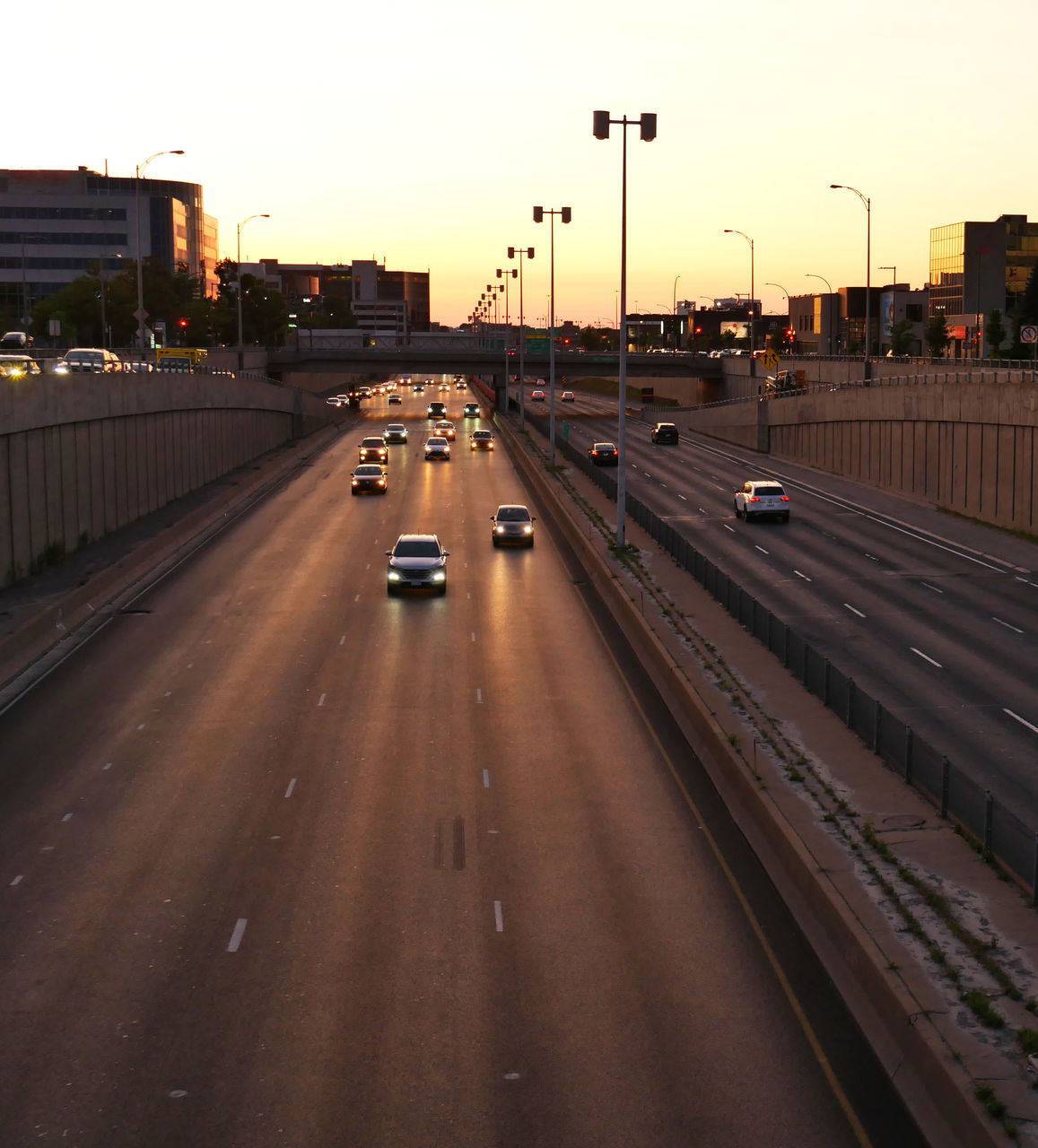 TRAFFIC ON ROAD IN CITY