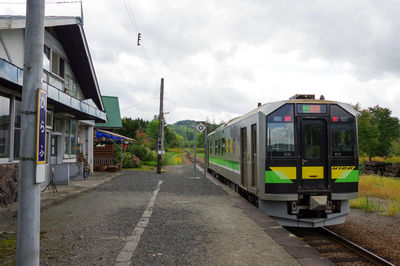 Local train at the hirafu station