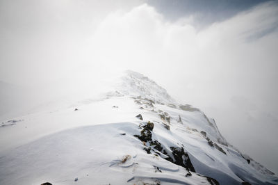 Traces of wind on the surface of the snow-covered slope of the mountain. the slope of the mountain