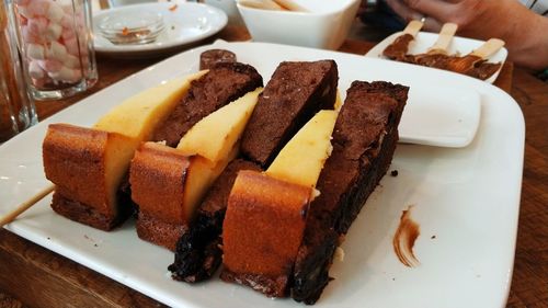 Close-up of chocolate cake in plate on table