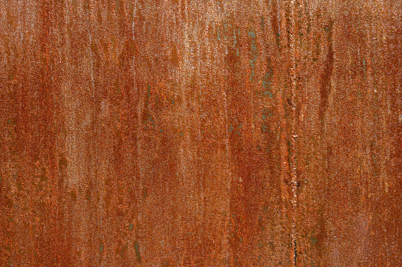 FULL FRAME SHOT OF RUSTY METAL WALL