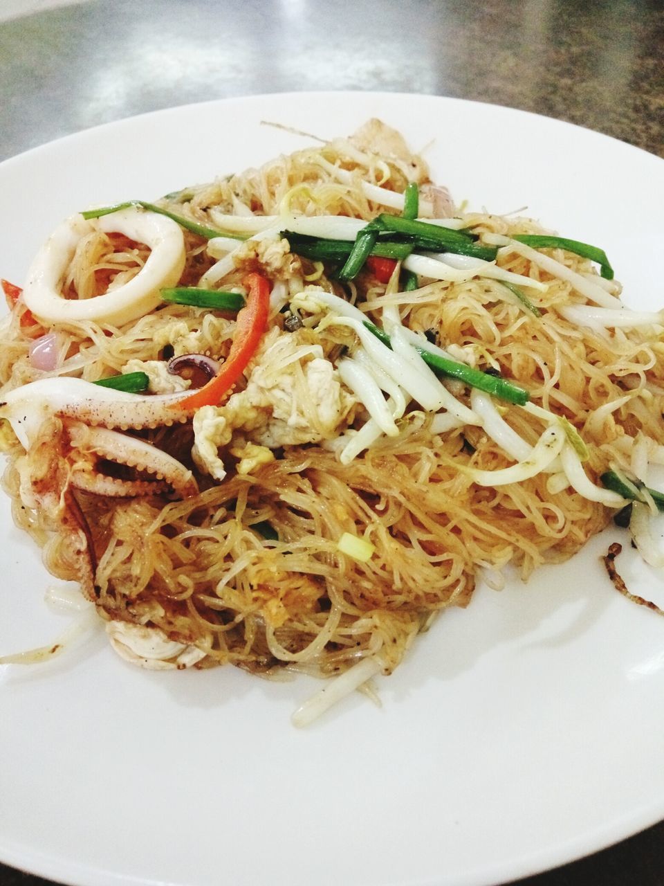 CLOSE-UP OF FOOD IN PLATE