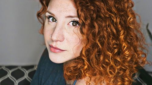 Portrait of young woman whit red hair