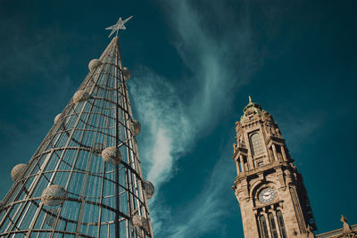 Traditional christmas tree set up on porto city hall câmara munipal on avenida dos aliados.